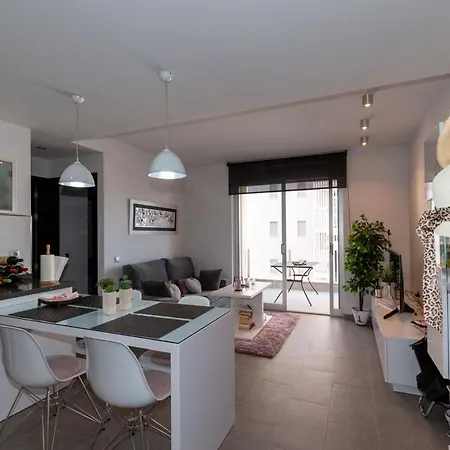 Stunning Beachside Apartment *